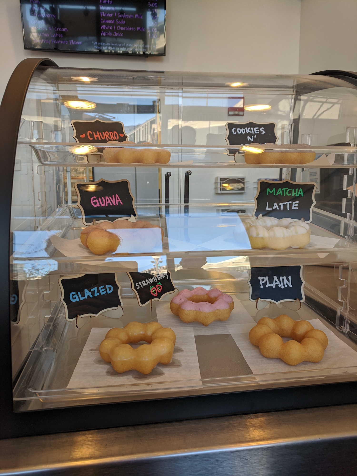 Momi Donut Display